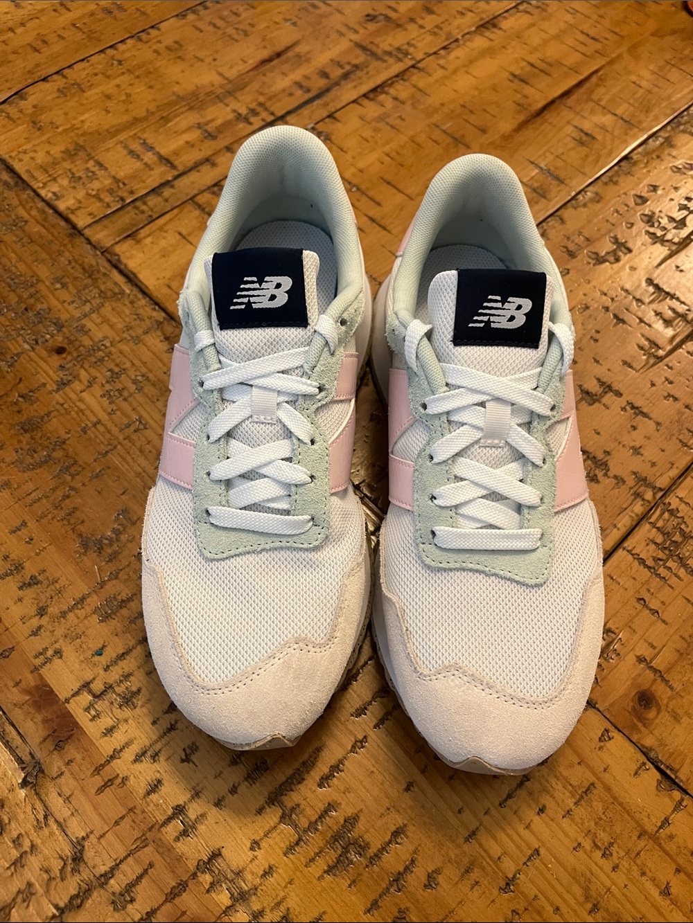 New Balance Women’s White & Light Pink Retro Runner size 9